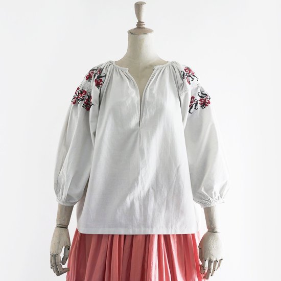 TG 年代ウクライナ製赤い百合の花刺繍袖丈メティスブラウス
