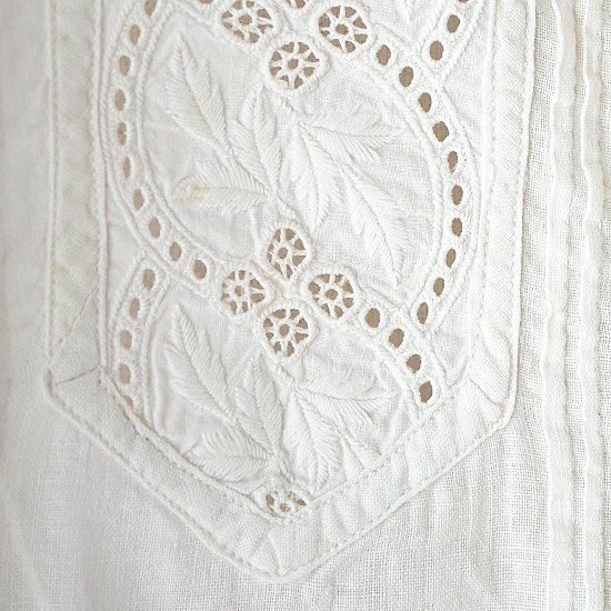TG297 1900年代フランス製フリルカラー・刺繍長袖コットンブラウス