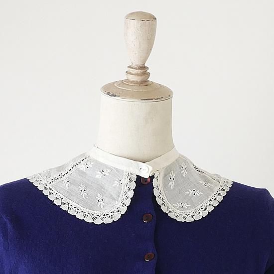 Z0055 1950年代イギリス製コットン刺繍 チュールレースカラー ロンドンヴィンテージ洋装店 アンティークリネンドレスとヴィンテージバッグ Z0055 1950年代イギリス製コットン刺繍 チュールレースカラー ロンドンヴィンテージ洋装店 アンティークリネンドレスとヴィンテージバッグ