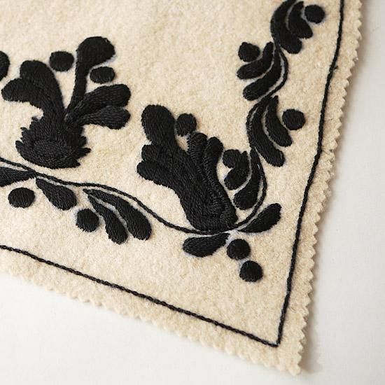 Z0056 1950年代ハンガリー製カロチャ刺繍フエルト付け襟