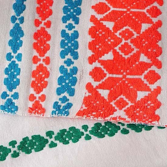 L0082 1950年代ハンガリー製古代幾何学刺繍ホームスパンリネン