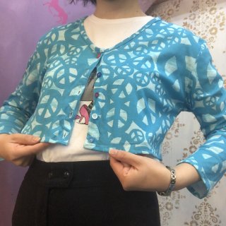 <img class='new_mark_img1' src='https://img.shop-pro.jp/img/new/icons50.gif' style='border:none;display:inline;margin:0px;padding:0px;width:auto;' />Playful Cropped Cardigan