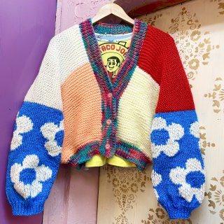 <img class='new_mark_img1' src='https://img.shop-pro.jp/img/new/icons50.gif' style='border:none;display:inline;margin:0px;padding:0px;width:auto;' />Flower Sleeve Knit Cardi