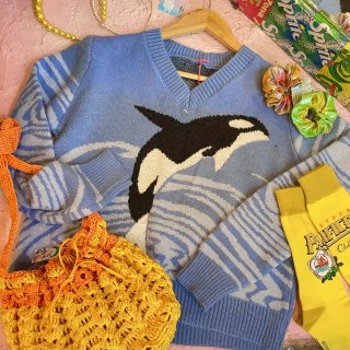 <img class='new_mark_img1' src='https://img.shop-pro.jp/img/new/icons50.gif' style='border:none;display:inline;margin:0px;padding:0px;width:auto;' />Killer Whale Knit Sweater