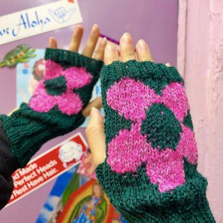 <img class='new_mark_img1' src='https://img.shop-pro.jp/img/new/icons50.gif' style='border:none;display:inline;margin:0px;padding:0px;width:auto;' />Flower Lover Arm Warmer(Pink)