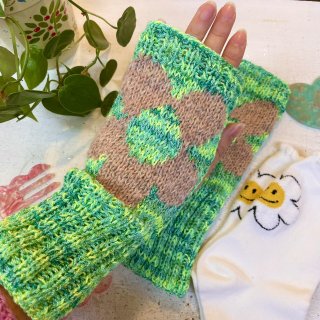 <img class='new_mark_img1' src='https://img.shop-pro.jp/img/new/icons50.gif' style='border:none;display:inline;margin:0px;padding:0px;width:auto;' />Flower Lover Arm Warmer(Lime)