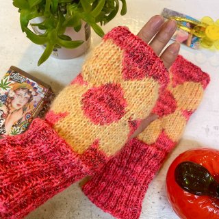 <img class='new_mark_img1' src='https://img.shop-pro.jp/img/new/icons50.gif' style='border:none;display:inline;margin:0px;padding:0px;width:auto;' />Flower Lover Arm Warmer(Orange)
