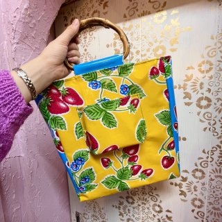 <img class='new_mark_img1' src='https://img.shop-pro.jp/img/new/icons4.gif' style='border:none;display:inline;margin:0px;padding:0px;width:auto;' />Mexican Oilcloth Bamboo Bag(Strawberry)