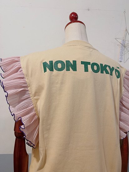 NON TOKYO フリルスリーブTシャツ - monster in my daydream