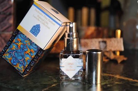 タバコフラワーとジャスミン ローズのフレンチアラビアンスタイル天然香水