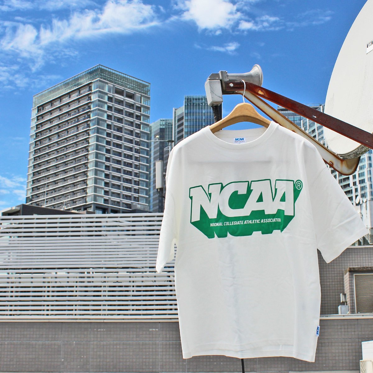 ネコポス便 200円 発送対応 NCAA エヌシーエーエー Front logo Print Tee フロント ロゴ プリント Tシャツ