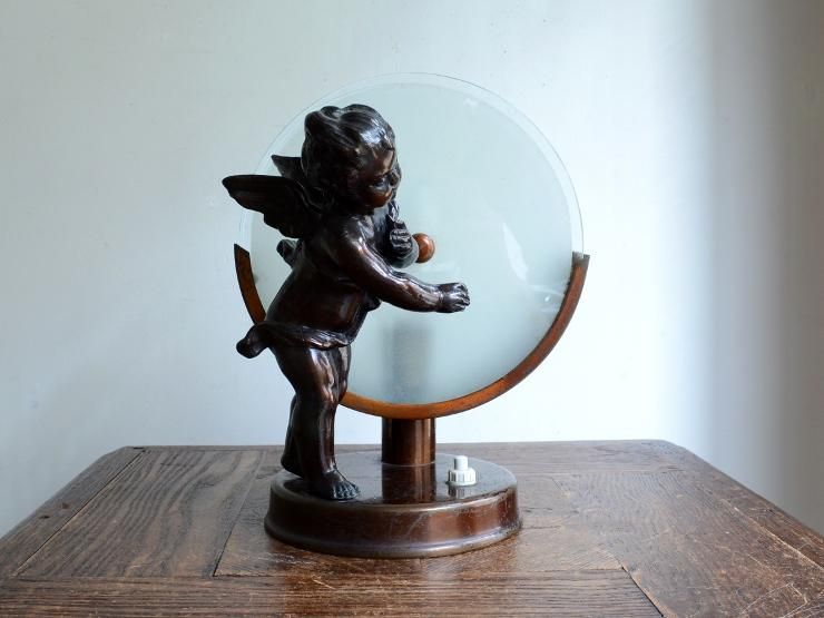 アンティーク 天使モチーフ ガラス付きテーブルランプ｜アンティーク