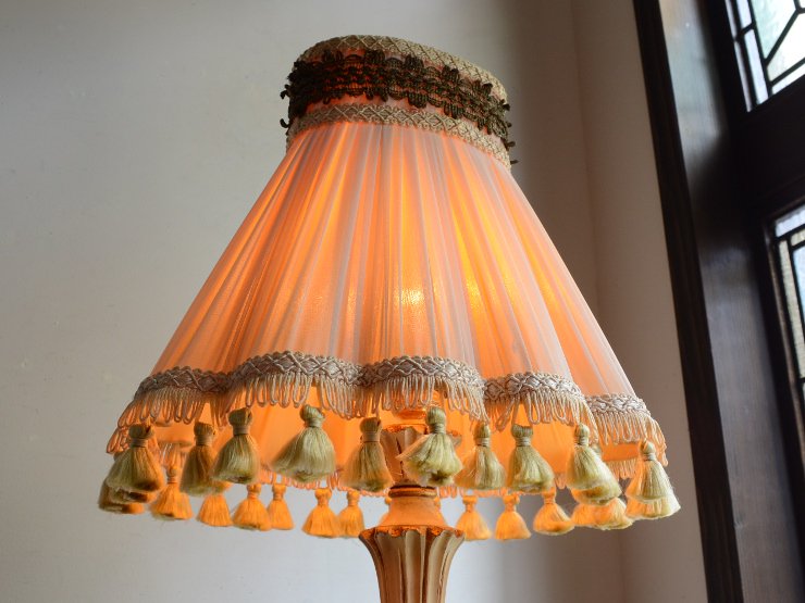 タッセル付プリーツシェード 木製テーブルランプ（50cm）｜アンティーク照明・ランプ｜CHELSEA antique＆decoration