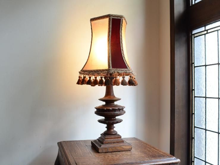 タッセル付レザーシェード 木製テーブルランプ（H56cm