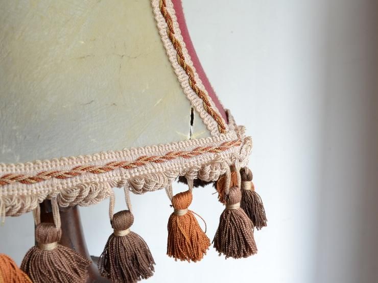 タッセル付レザーシェード 木製テーブルランプ（H56cm