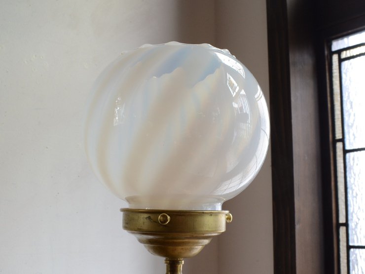 オパールセントガラス マーブルテーブルランプ｜アンティーク照明 