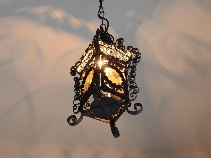 アンティーク木製&アイアンランプ 彫刻チェーン フリンジ付レザーシェード 木製テーブルランプ（H67cm