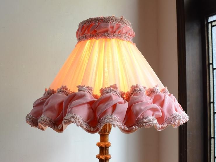 プリーツシェード 木製テーブルランプ（H44cm）｜アンティーク