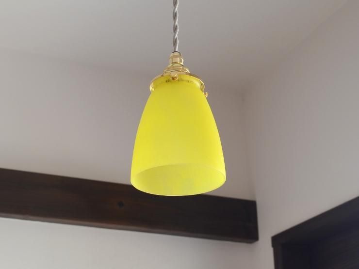 イエロー波型ガラスシェードライト レモンイエロー ガラスシェード ペンダントランプ｜アンティーク