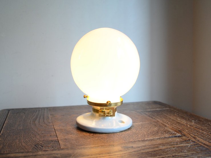丸形ガラスシェード付き 陶器ライト｜アンティーク照明・ランプ 