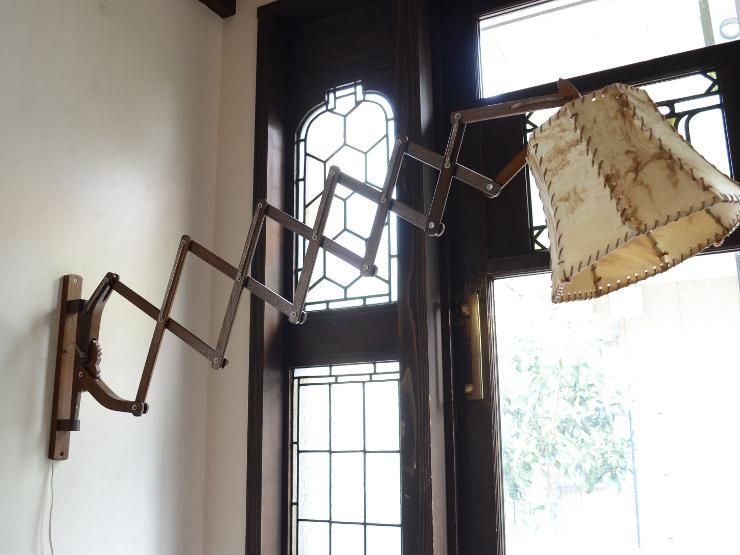 ヴィンテージ レザーシェード付木製シザーウォールランプ