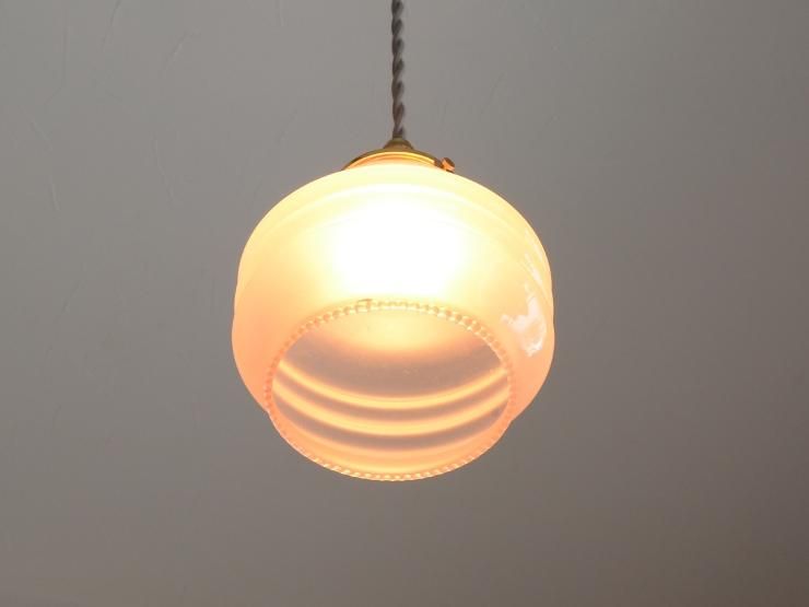 アンティーク⭐︎ペンダントライト ピンクとホワイトのガラス アンティーク⭐︎ペンダントライト ピンクとホワイトのガラス