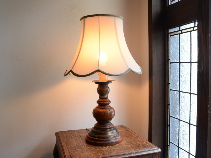 ヴィンテージ シェード付 木製テーブルランプ（H60cm）｜アンティーク