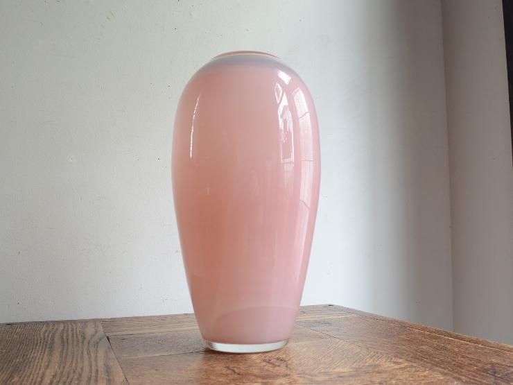 ヴィンテージ オパリンガラス フラワーベース（H23.5cm