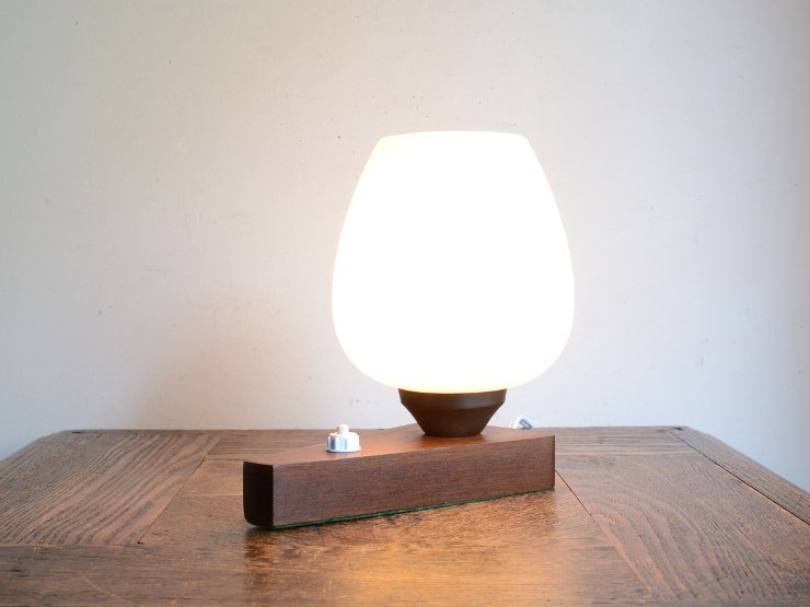 ヴィンテージ ガラスシェード付 木製テーブルランプ｜アンティーク照明