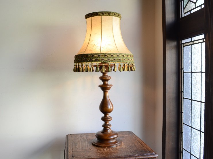 タッセル付シェード 木製テーブルランプ（H67cm）｜アンティーク照明 