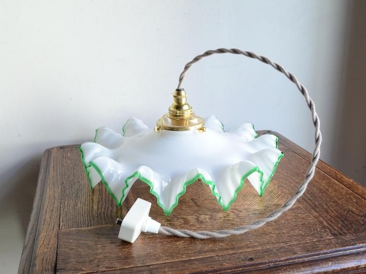 アンティーク ミルクガラス フリル ペンダントランプ｜アンティーク