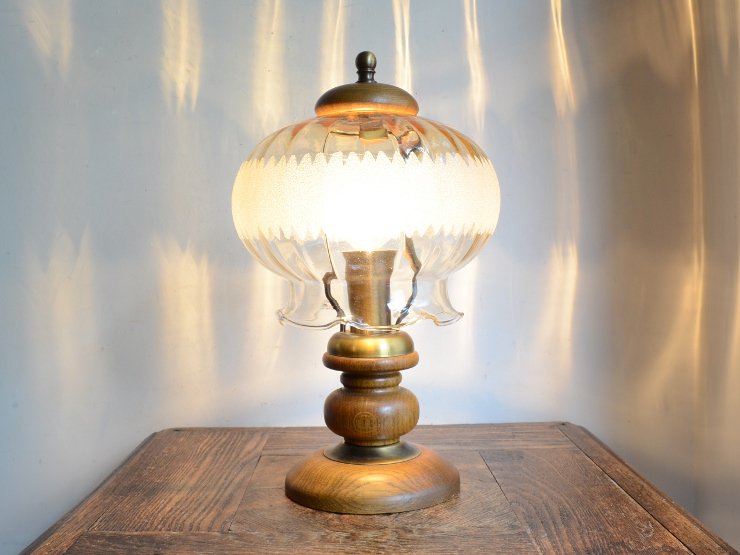 ヴィンテージ ガラスシェード付 木製テーブルランプ｜アンティーク照明 