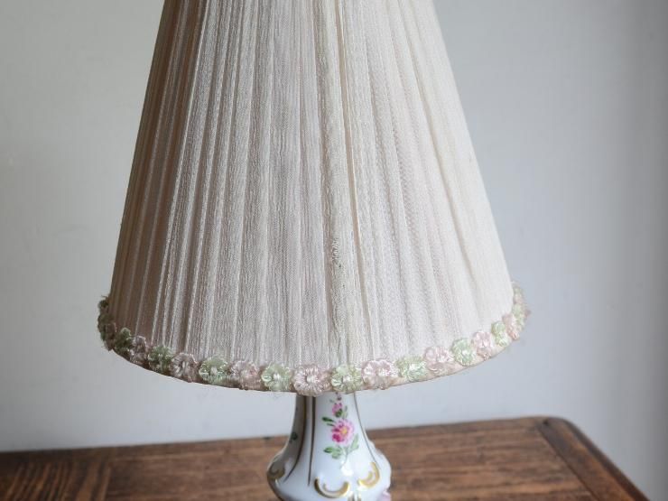 プリーツシェード付 陶器テーブルランプ（H27.5cm