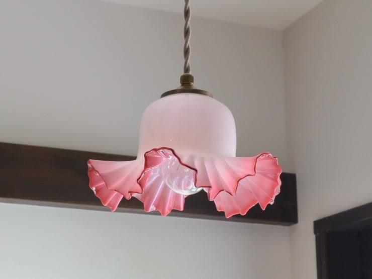 アンティーク⭐︎ペンダントライト ピンクとホワイトのガラス アンティーク ピンクフリルガラス ペンダントランプ