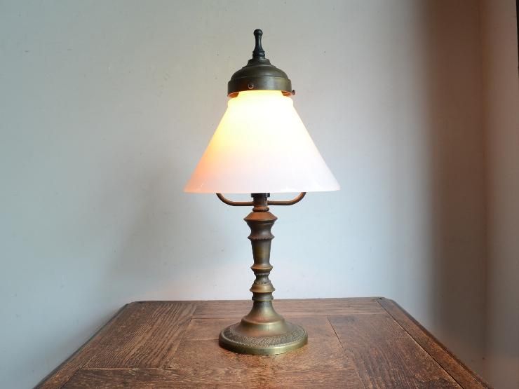 アンティーク テーブルスタンド  玉虫色の光が神秘的★期間限定 20%OFF アンティーク テーブルスタンド 玉虫色の光が神秘的☆期間限定