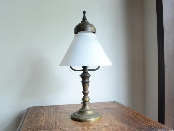 ヴィンテージ ミルクガラスシェード付 テーブルランプ（H35cm