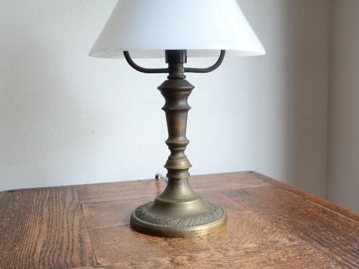 ヴィンテージ ミルクガラスシェード付 テーブルランプ（H35cm