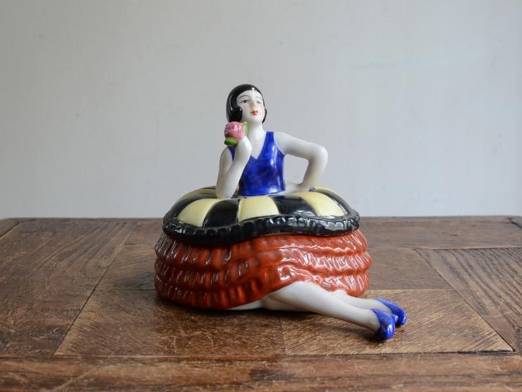 陶磁器製 女性像 アクセサリーケース