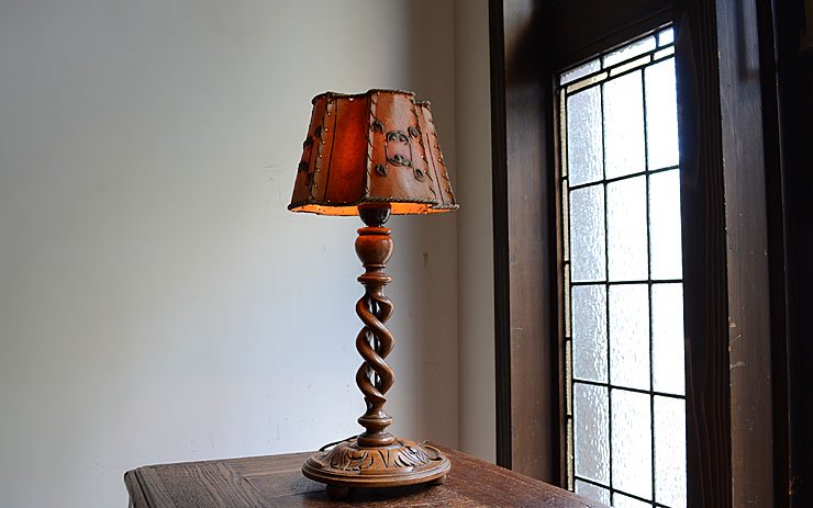 シェード付 木製ツイスト テーブルランプ（H41cm）｜アンティーク照明 