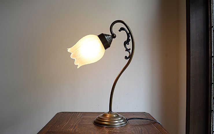 フリルガラスシェード 真鍮テーブルランプ｜アンティーク照明・ランプ 