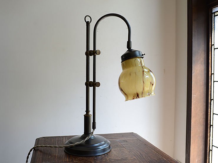 マーブル柄ミルクガラスシェード 真鍮スタンドランプ（H45cm）｜アンティーク照明・ランプ｜CHELSEA antique