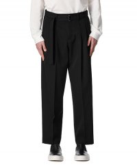 《ATTACHMENT》WOOL GYABARDINE TWO PLEATS TAPERED FIT TROUSERS（AP12-208/BLACK）