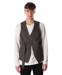 <img class='new_mark_img1' src='https://img.shop-pro.jp/img/new/icons8.gif' style='border:none;display:inline;margin:0px;padding:0px;width:auto;' />《ATTACHMENT》WO GABARDINE
BELTED GILET（AD32-030/D.GRAY）2023A/W#ATSETUP