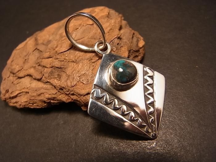 インディアンジュエリー ナバホ族 スティーブイエローホース ペンダント