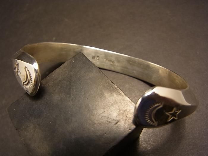 ワイリーセカテロ ヘビーゲージバングル ナバホ族 ナバホ族＜WYLIE SECATERO/ワイリー・セカテロ＞ ヘビーゲージ肉