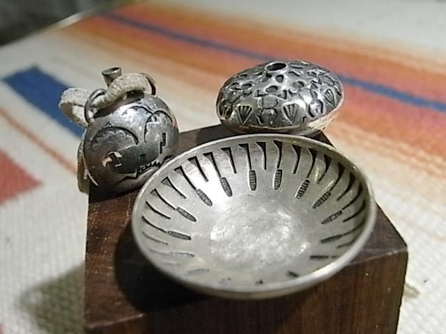 1950-70s＜NAVAJO　Mini　Pot,Bowl &  Canteen/ミニチュアのポット、ボウル、水筒のナバホ族のセレモニアルスタッフ・神具セット＞ハンドメイドのオブジェ・置物19D05 - Little  Cloud - リトルクラウド 渋谷区恵比寿・代官山のインディアンジュエリー専門店