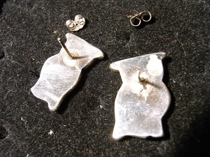 ズニ族インレイ＜OWL・茶色のフクロウ＞ピアス 21AU43