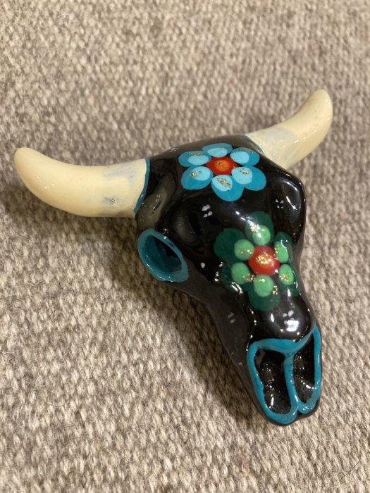 【MEXICO/メキシコ】ハンドメイド＜カラベラ/死者の日のお祭り＞タラベラ焼き・陶器　Buffalo/バッファロー・シュガースカル・骸骨　 マグネット・置物Ｓサイズ・ブラック　Y-19 - Little Cloud - リトルクラウド 渋谷区恵比寿・代官山のインディアンジュエリー専門店