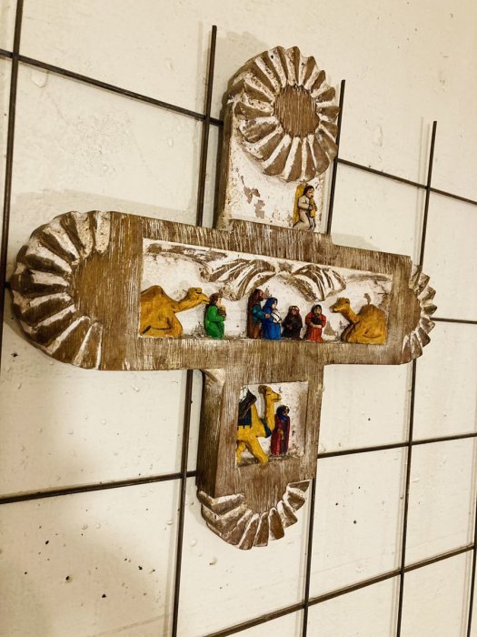 メキシコのアーティストにより作られた十字架-