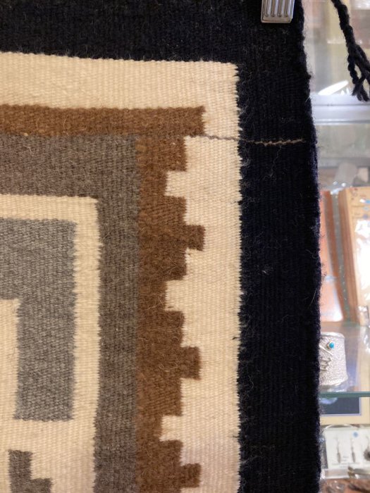 ナバホ族伝統工芸NAVAJO Rug・ナバホラグ・チェロ（羊毛の織物）【Two Grey Hills/トゥーグレイヒルズ】　大き目サイズ -  Little Cloud - リトルクラウド 渋谷区恵比寿・代官山のインディアンジュエリー専門店